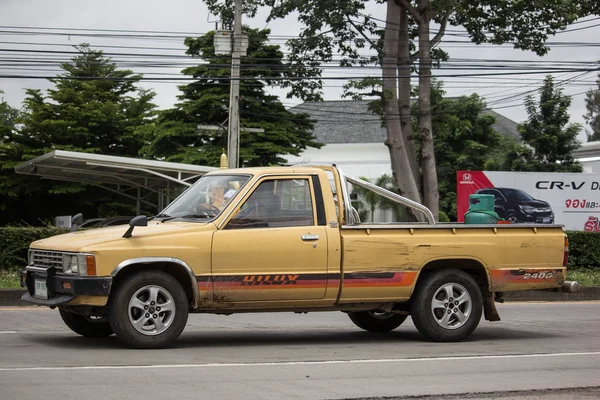Oude Pickup personenauto, Toyota Hilux machtige X — Stockfoto