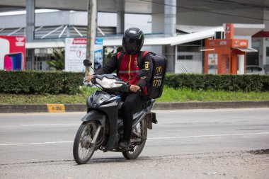 Teslimat hizmeti adam yolculuk bir Mcdonale Motercycle