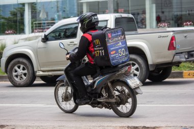 Teslimat hizmeti adam yolculuk bir Mcdonale Motercycle