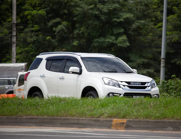 Privata Suv bil Isuzu Mu Mu-x. — Stockfoto