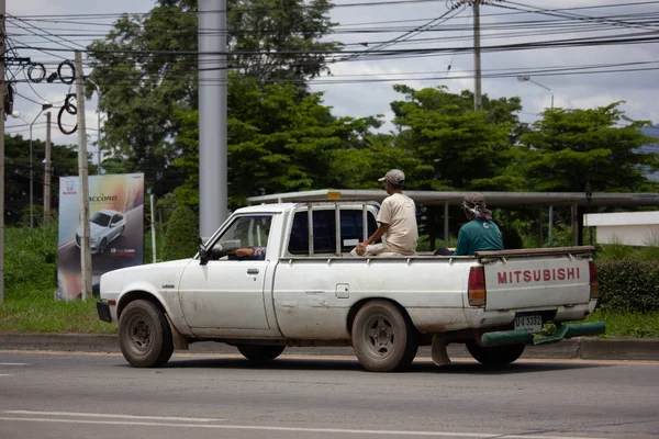 Privado viejo coche de recogida, Mitsubishi L200 — Foto de Stock