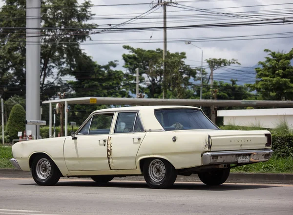 Alte private Chryslers tapferes Auto. — Stockfoto