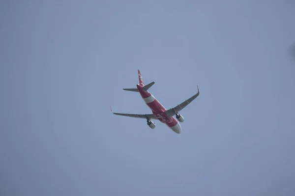 Airbus A320-200 тайской авиакомпании Airasia . — стоковое фото