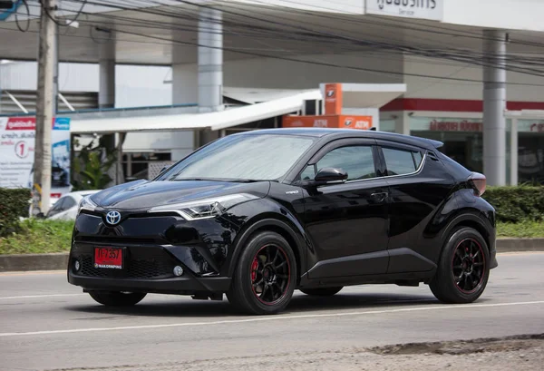 Carro híbrido Crossover SUV subcompacto de Toyota CHR . — Fotografia de Stock