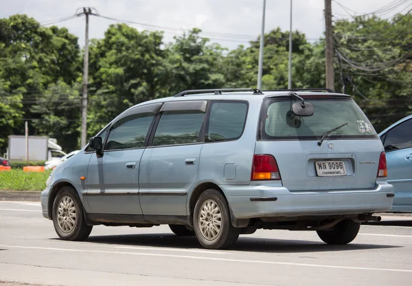 Privata gammal Honda Odyssey van. — Stockfoto