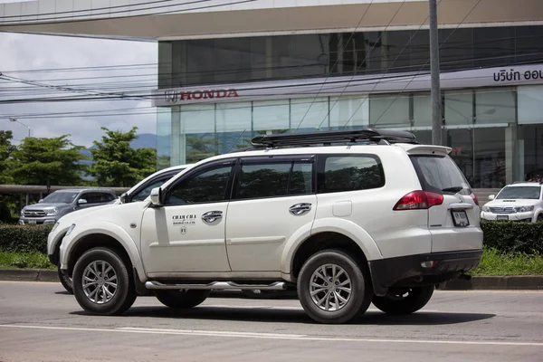 Soukromé Mitsubishi Pajero Suv auta. — Stock fotografie