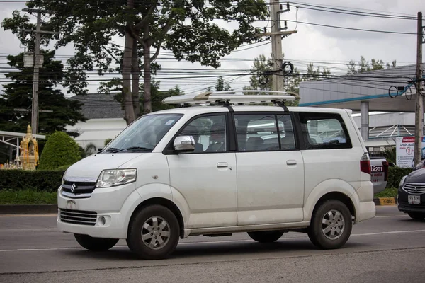 Privat bil, Mini Van av Suzuki Apv. — Stockfoto