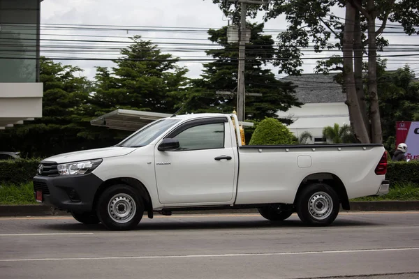 Privé pick-up auto Toyota Hilux Revo — Stockfoto
