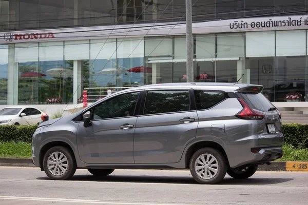 Soukromé auto nové Van, Mitsubishi Expandar — Stock fotografie