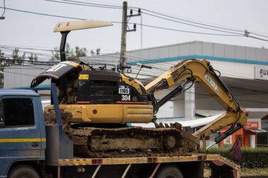 Kamyonda Özel Cat kazıcı.