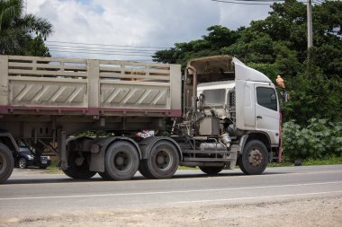 Thanachai şirketinin damperli kamyon.