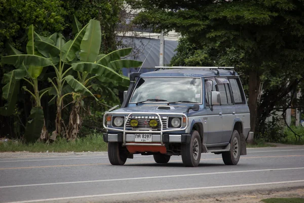 Samochód prywatny Mitsubishi Pajero Suv. — Zdjęcie stockowe