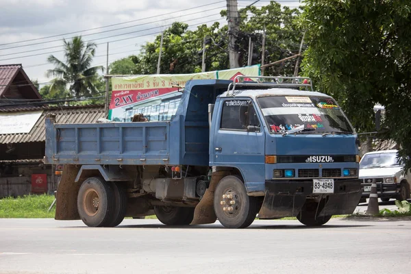 私人五十铃自卸车. — 图库照片