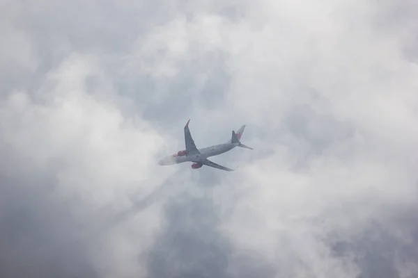 Boing 737-800 der thailändischen Löwenfluggesellschaft. — Stockfoto