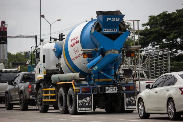 Цементный грузовик PWS Concrete . — стоковое фото