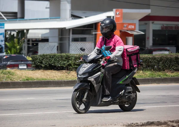 Служба доставки людина Ride Momercycle продовольчої панда — стокове фото