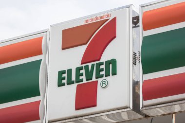  7-11 mağazanın logosu. 