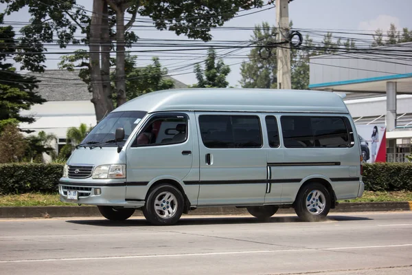 Toyota Hiace stary Van samochód prywatny. — Zdjęcie stockowe