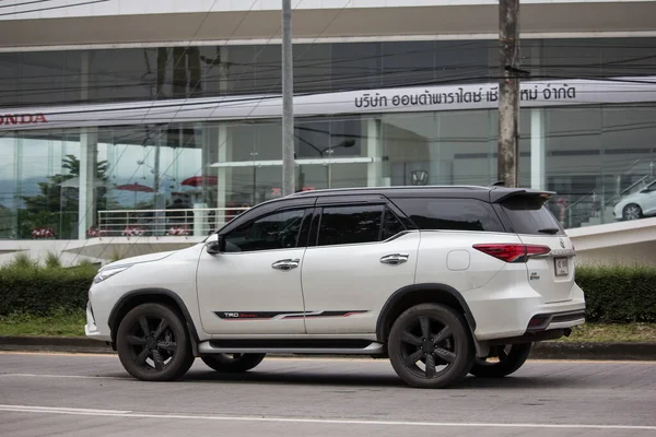 Soukromé Toyota Fortuner Suv auto. — Stock fotografie