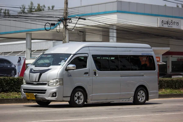 Пригородный микроавтобус Toyota . — стоковое фото