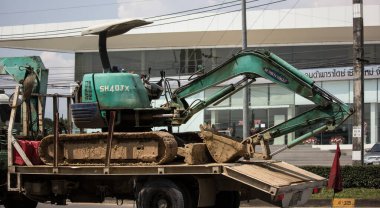 Er Sumitomo kepçe kamyona bindi..