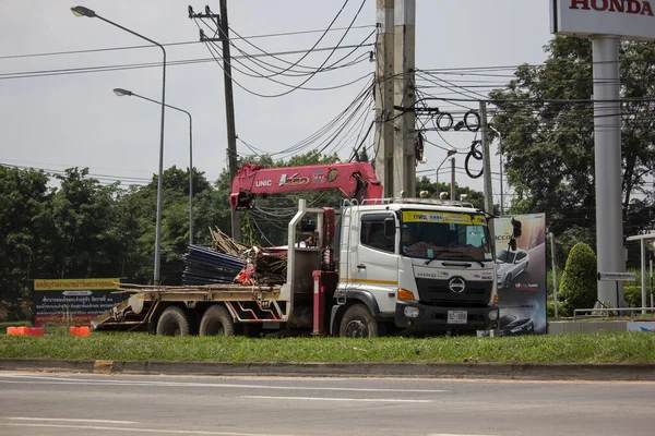 Camión grúa Hino privado . — Foto de Stock