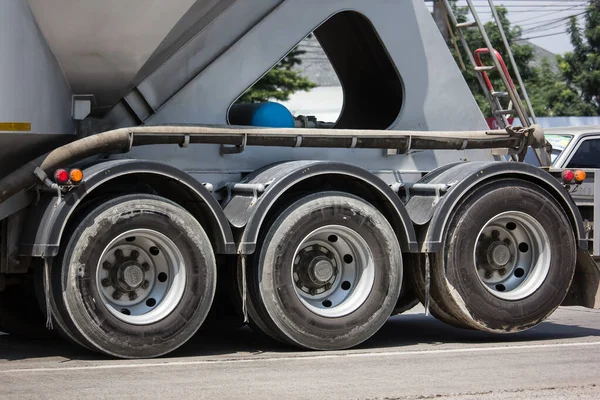 Cement tank truck van Chememan — Stockfoto