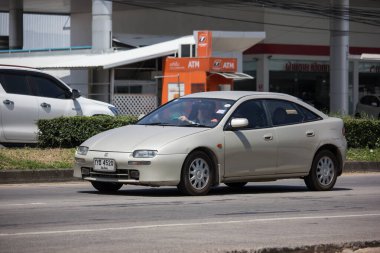 Özel eski araba Mazda 323 Astina