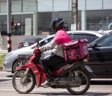 Teslimat hizmeti adam bir Motercycle gıda Panda binmek
