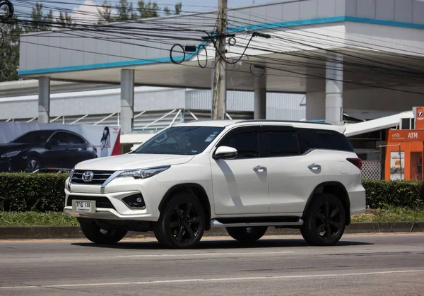 Coche privado Toyota Fortuner Suv . — Foto de Stock