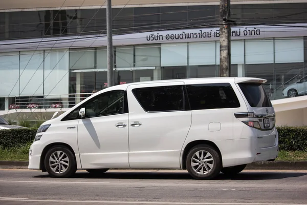 Van de lujo privado Toyota Alphard — Foto de Stock