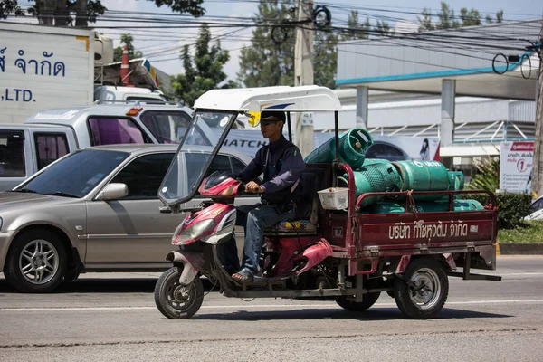 Privé motorfiets voor levering gas lpg — Stockfoto