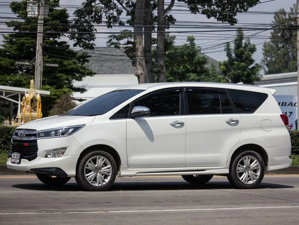 Nuevo Toyota Innova Crysta — Foto de Stock