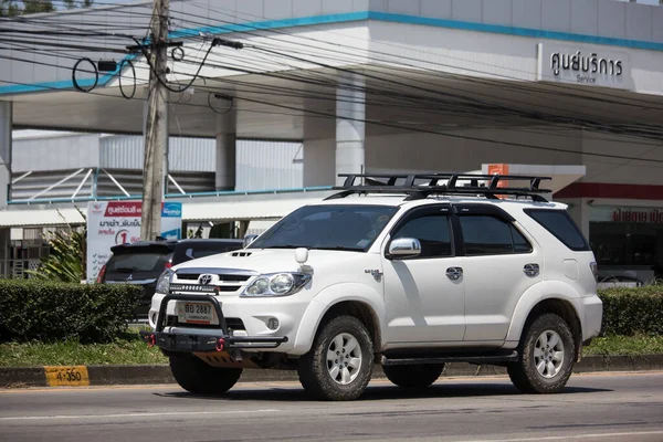 Özel Toyota Fortuner Suv otomobil. — Stok fotoğraf