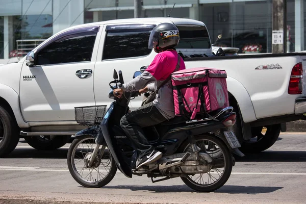 Delivery service man Ride een Motercycle van voedsel Panda — Stockfoto