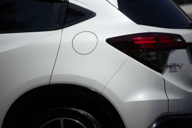 Chiangmai, Tayland - 27 Mayıs 2020: Özel araba Honda HRV City SUV Car. 1001 no 'lu yolda. Chiangmai şehrinden 18 km uzakta..