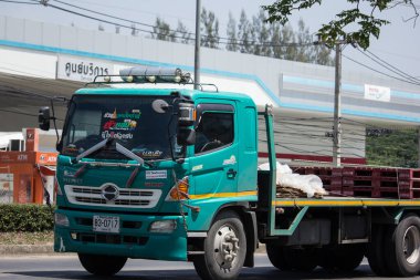 Chiangmai, Tayland - 27 Mayıs 2020: Er Hino Kargo Truck. Fotoğraf 1001 nolu yolda, Chiangmai, Tayland 'a 8 km uzaklıkta..