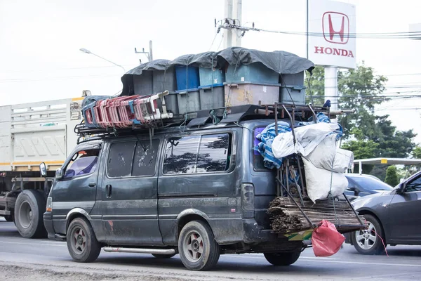 Chiangmai Tailandia Julio 2020 Sobrecarga Toyota Commuter Van Foto Carretera — Foto de Stock