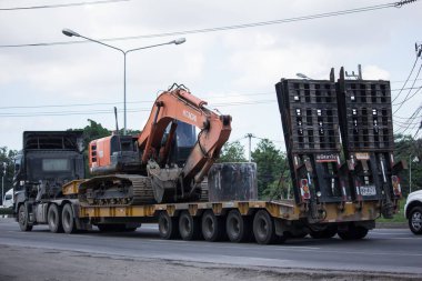 Chiangmai, Tayland - 16 Temmuz 2020 Thanachai karavan kamyonu. 1001 numaralı yolda, Chiangmai şehrinden 8 km uzakta..
