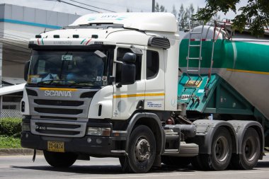 Chiangmai, Tayland - 23 Temmuz 2020 Boon Yarit şirketinin çimento kamyonu. 1001 numaralı yolda, Chiangmai şehrinden 8 km uzakta..