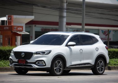 Chiangmai, Tayland - 23 Temmuz 2020: MG HS. İngiliz otomotiv ürünü. 1001 numaralı yolda, Chiangmai şehrinden 8 km uzakta..