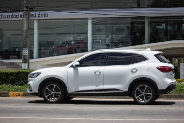 Chiangmai, Tayland - 23 Temmuz 2020: MG HS. İngiliz otomotiv ürünü. 1001 numaralı yolda, Chiangmai şehrinden 8 km uzakta..