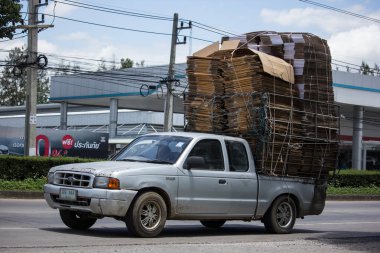 Chiangmai, Tayland - 23 Temmuz 2020: özel pikap, Ford Ranger. 1001 numaralı yolda, Chiangmai şehrinden 8 km uzakta..
