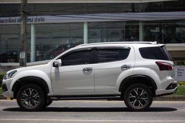 Chiangmai, Tayland - 23 Temmuz 2020: Özel SUV aracı Isuzu Mu x Mu-x. 1001 no 'lu yolda. Chiangmai İş Alanından 18 km uzakta..