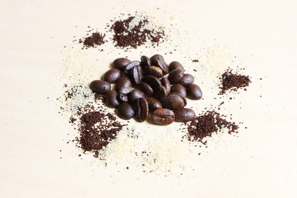 Kaffebönor Socker Och Grädde Trä Bakgrund — Stockfoto
