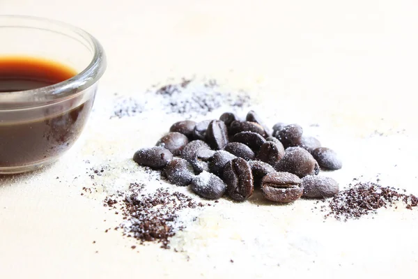 Kaffebönor Socker Och Grädde Trä Bakgrund — Stockfoto