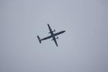 Chiangmai, Tayland - 27 Eylül 2020: HS-DQA bombardıman uçağı Q400 NextGen of Nokair. Chiangmai Havaalanı 'ndan Udon Thani' ye hareket edin..