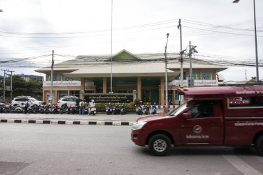 Chiangmai, Tayland - 10 Ekim 2020: Chiangmai otobüs durağı manzaralı. Covid-19 sırasında düşük yolcu.
