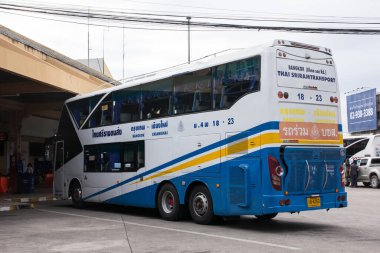 Chiangmai, Tayland - 10 Ekim 2020: Tayland Sriram Taşıma Otobüsü. Bangkok ve Chiangmai yolu. Fotoğraf Chiangmai otobüs durağında..