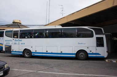 Chiangmai, Tayland - 10 Ekim 2020: Esarn tur şirketi otobüs rotası Khonkaen ve Chiangmai. Fotoğraf: Chiangmai otobüs durağı, Tayland.